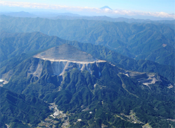 宇根鉱山全景